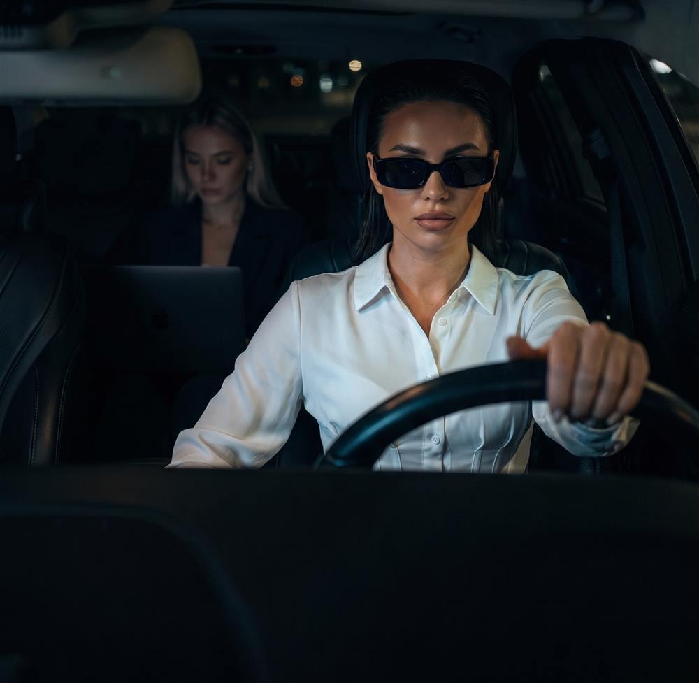 Chauffeure Women Connect au volant